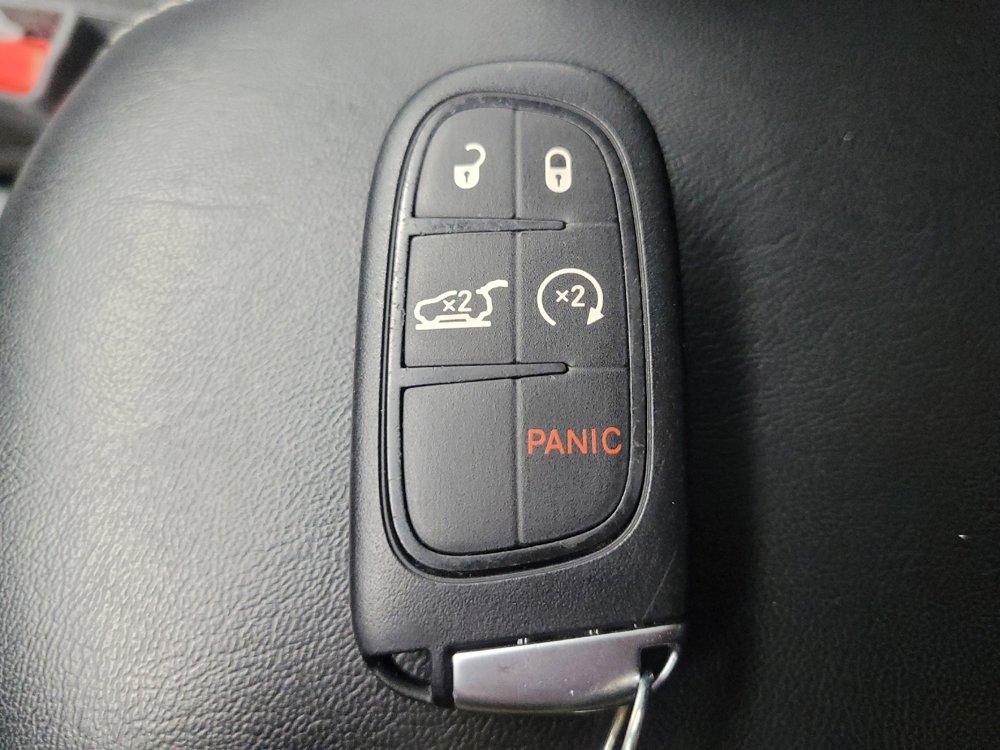 Used 2023 Jeep Cherokee Altitude Lux image 32
