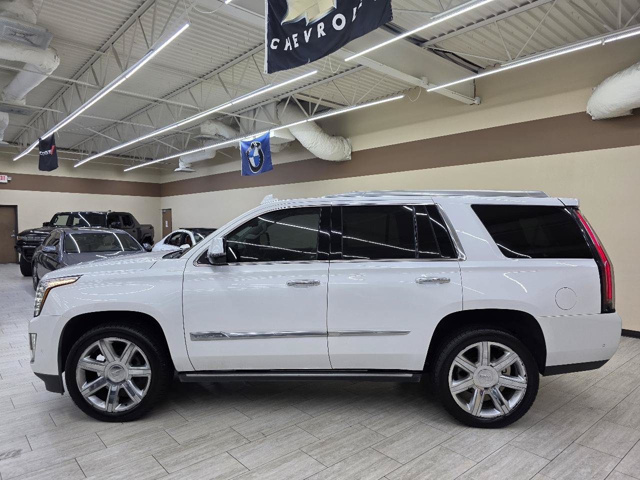 Used 2017 Cadillac Escalade Premium Luxury AWD/4WD image 9