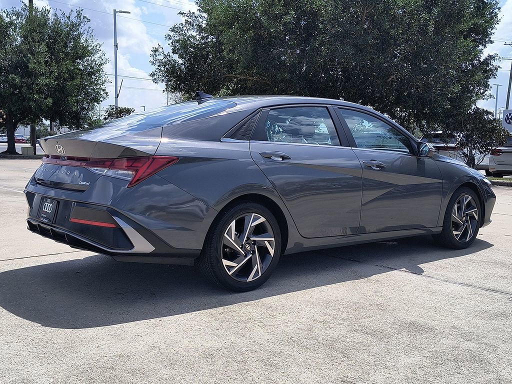 Used 2024 Hyundai Elantra Limited image 10