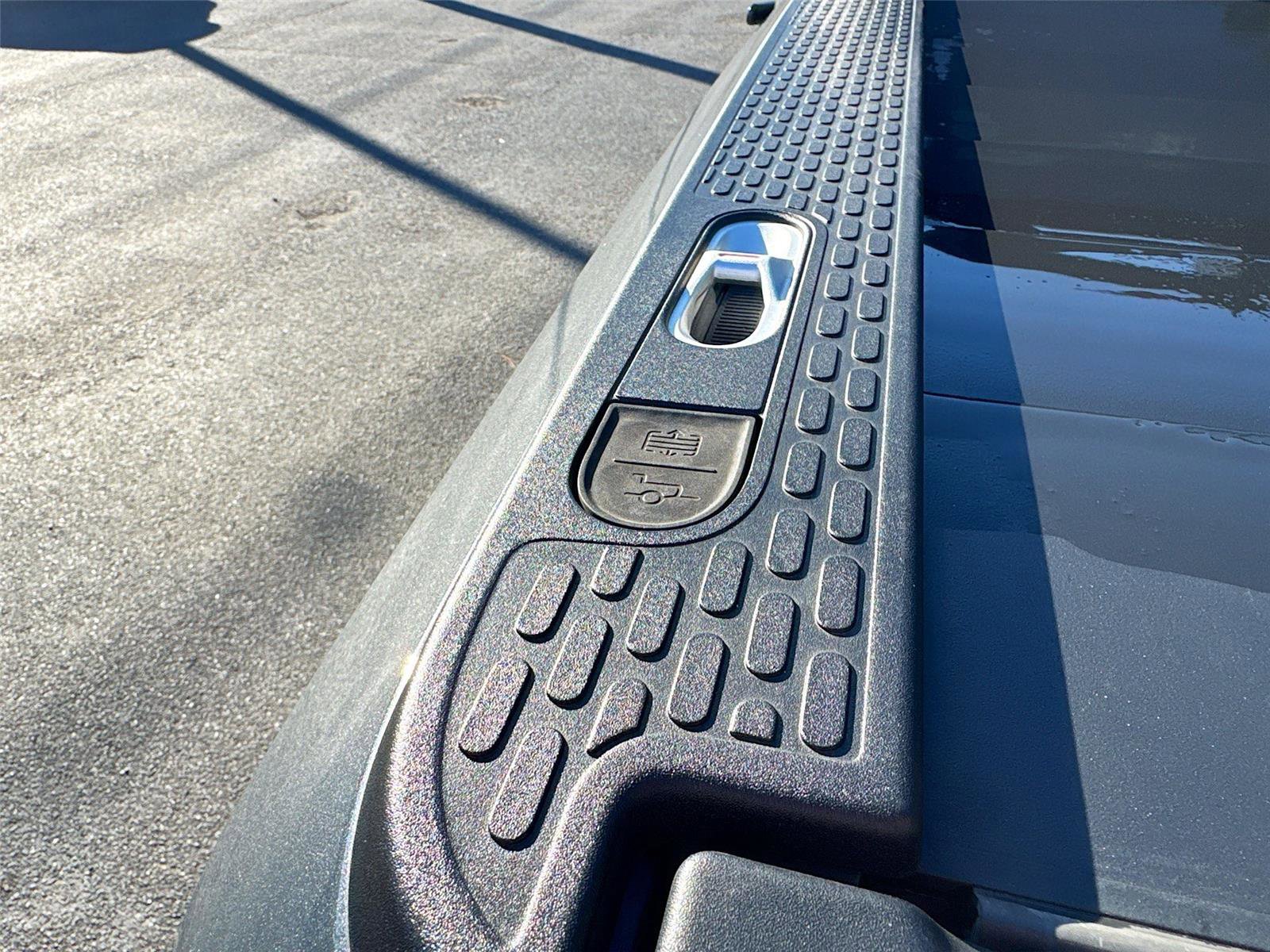 Used 2022 Rivian R1T Launch Edition image 23