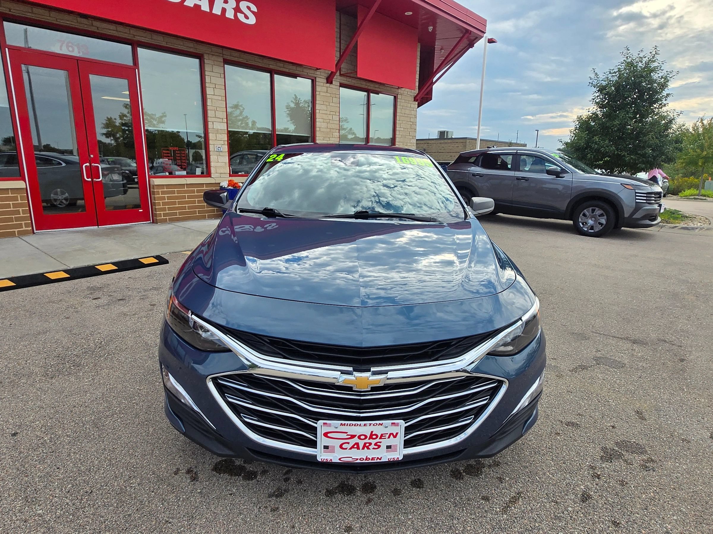 Used 2024 Chevrolet Malibu LS FWD image 2