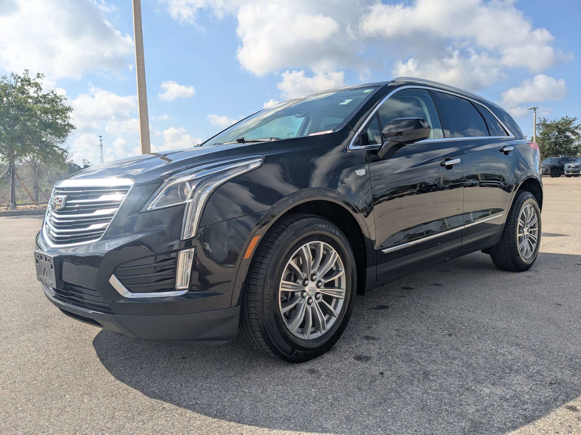 Used 2017 Cadillac XT5 Luxury w/ Driver Awareness Package AWD/4WD image 8