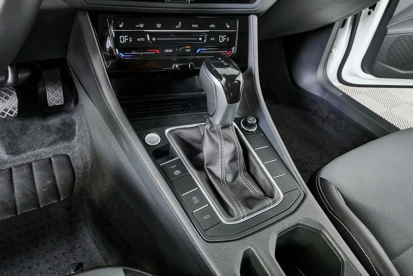 Certified 2025 Volkswagen Jetta SE FWD image 16