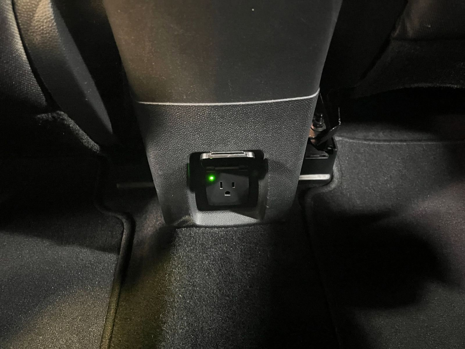 Used 2020 Ford EcoSport SE w/ SE Convenience Package image 24