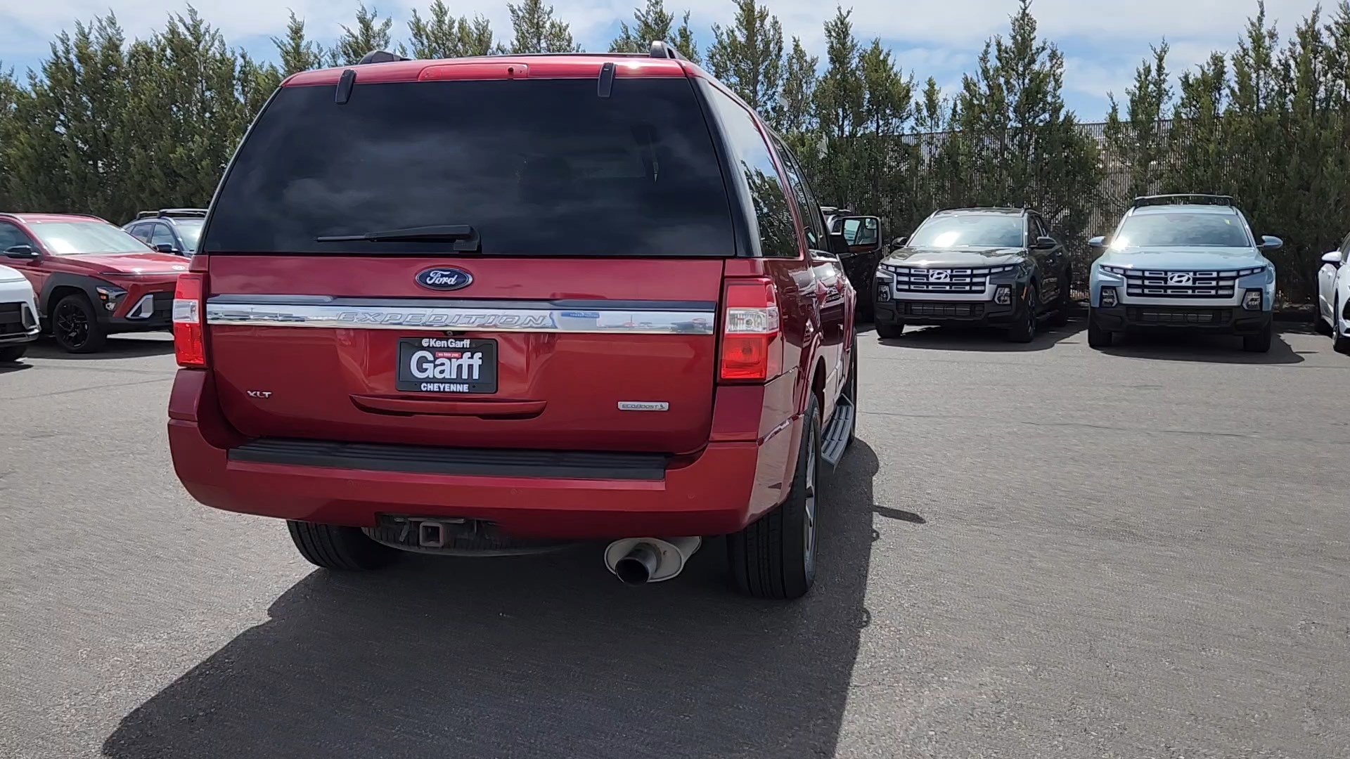 Used 2017 Ford Expedition XLT w/ Equipment Group 202A AWD/4WD image 3