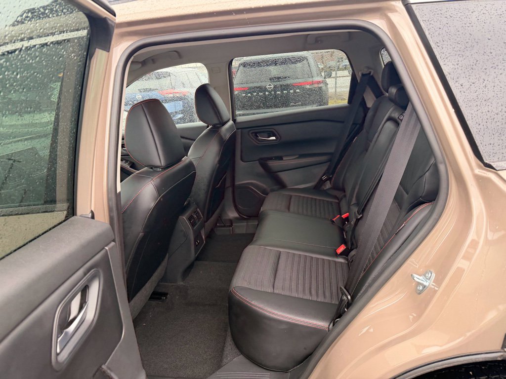 Used 2025 Nissan Rogue SV image 7