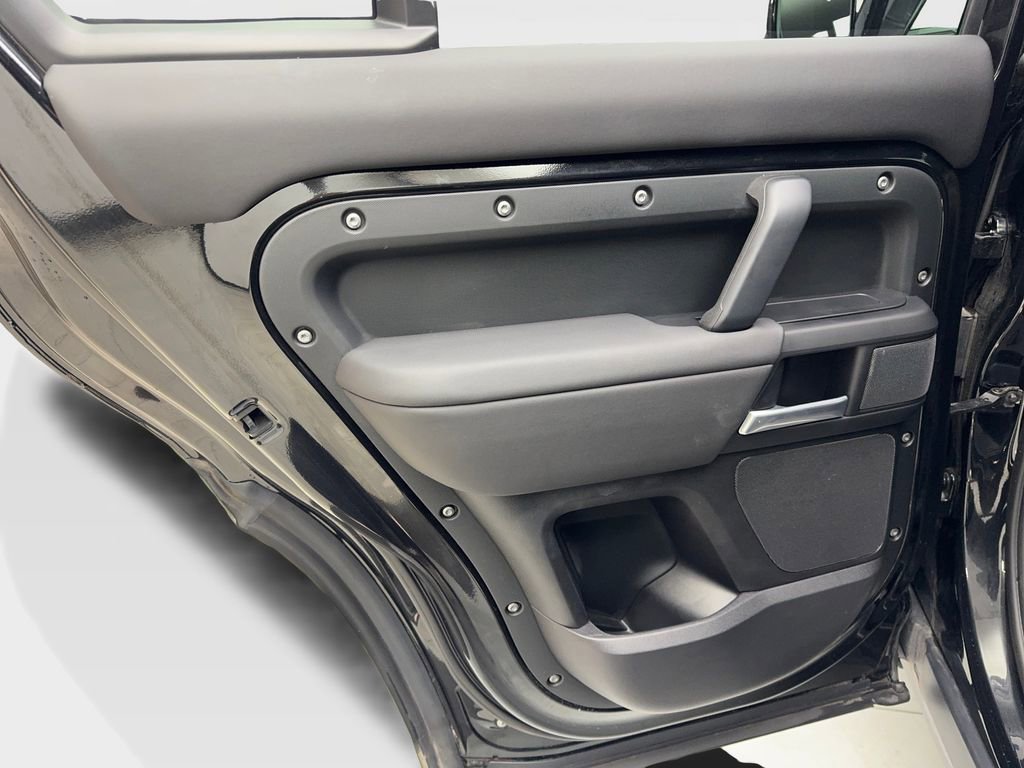 Used 2025 Land Rover Defender 110 S image 34