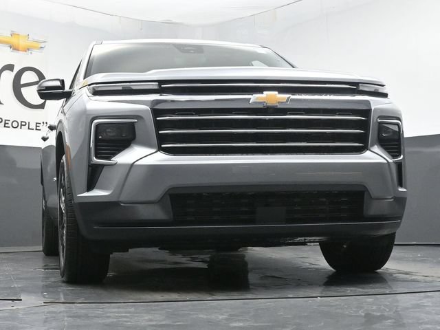 New 2027 Chevrolet Traverse LT w/ Sun and Wheel Package FWD image 3