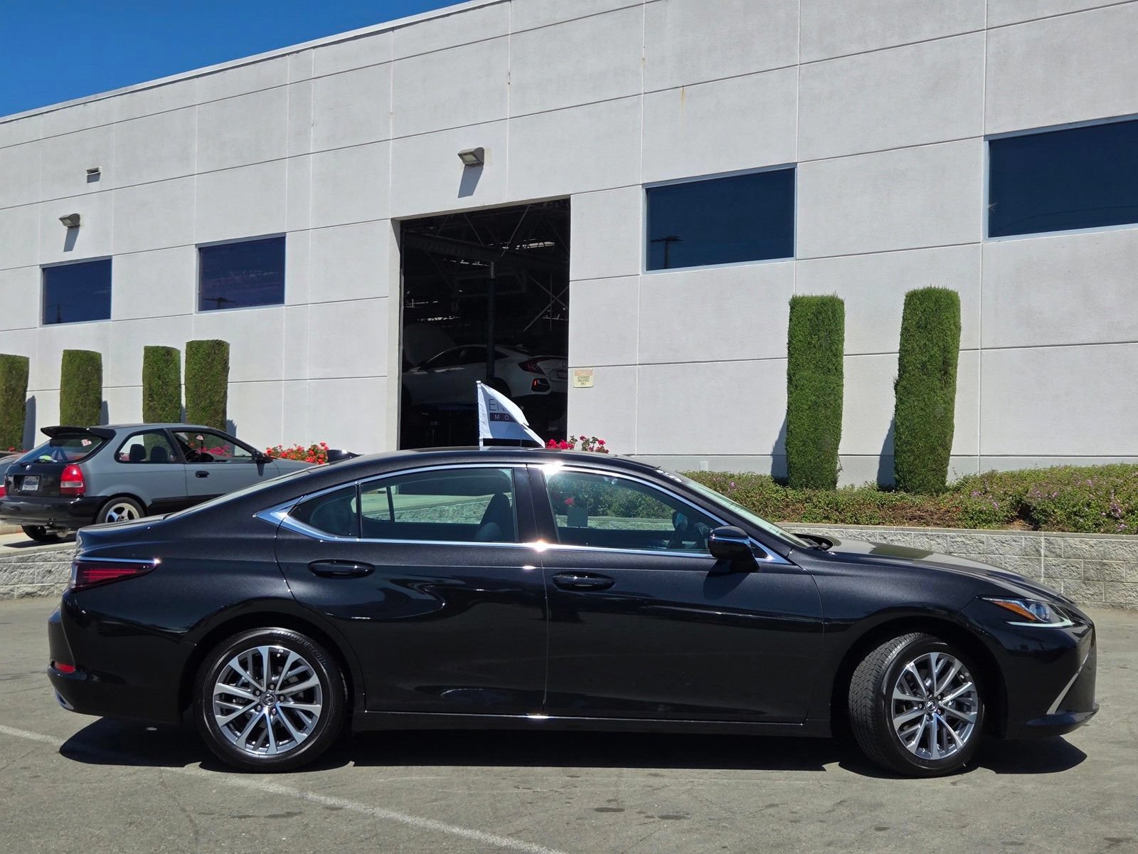 Used 2025 Lexus ES 350 FWD image 8