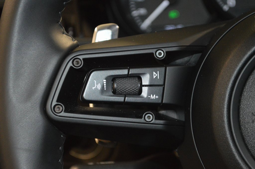 Used 2025 Porsche Macan image 22