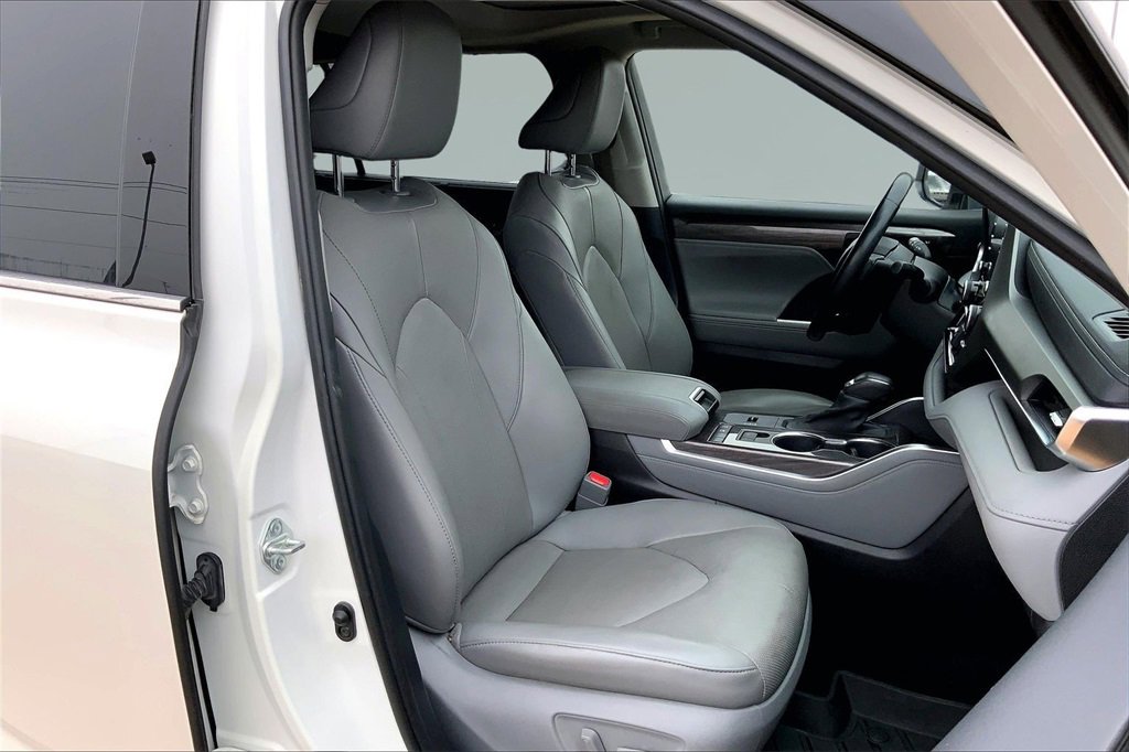 Used 2021 Toyota Highlander Limited image 7