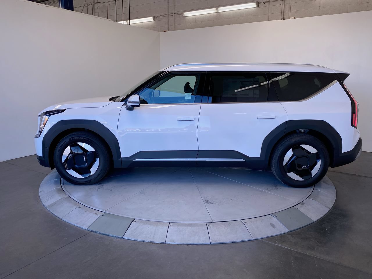 New 2026 Kia EV9 Wind AWD/4WD image 2