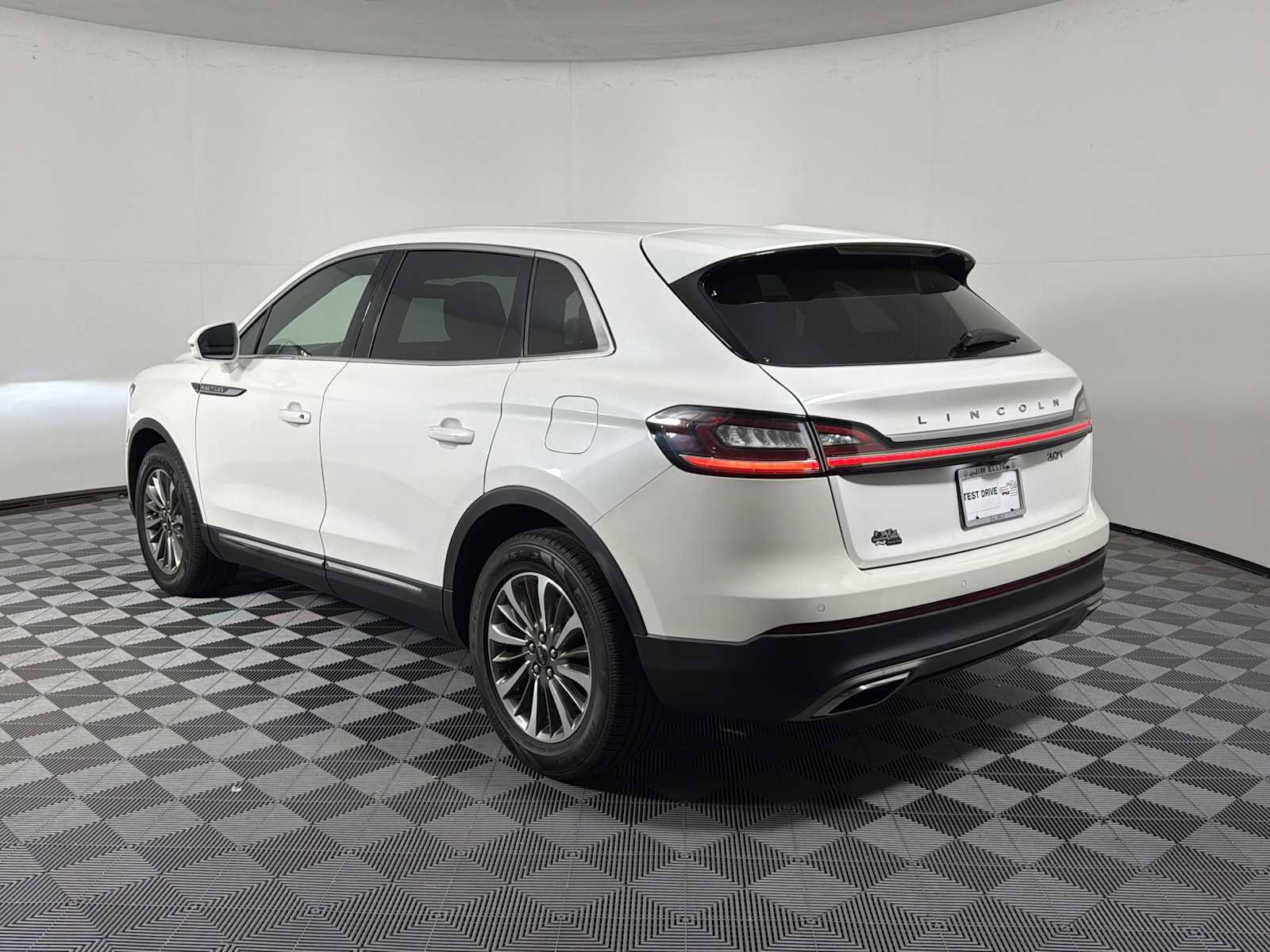 Used 2020 Lincoln Nautilus FWD w/ Equipment Group 101A image 5