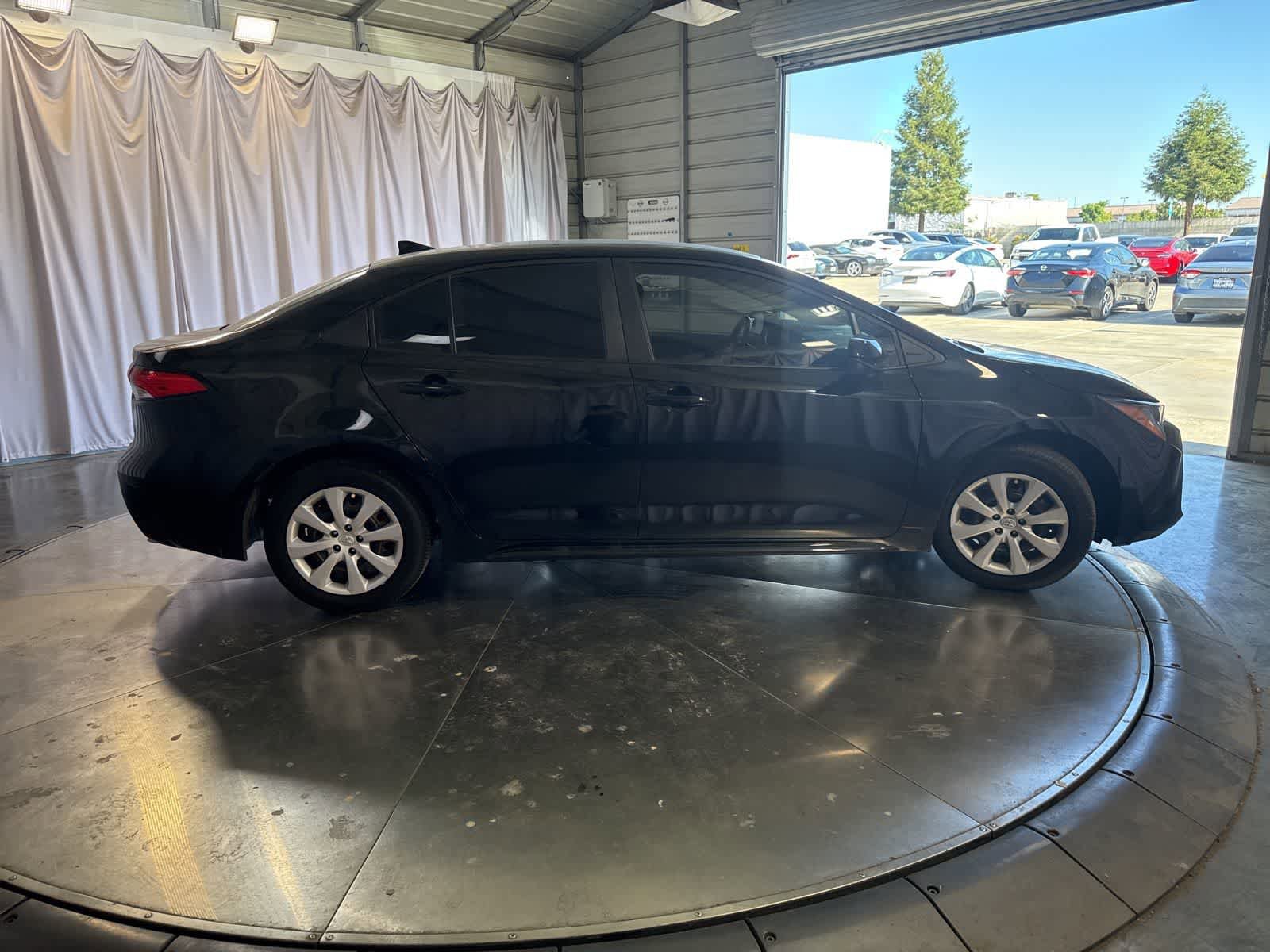 Used 2025 Toyota Corolla LE FWD image 4