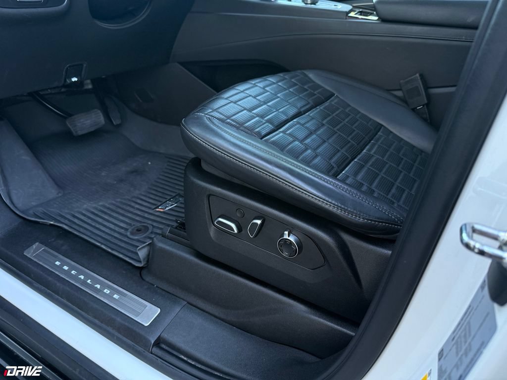 Used 2023 Cadillac Escalade ESV Sport Platinum w/ LPO, Floor Liner Package AWD/4WD image 36