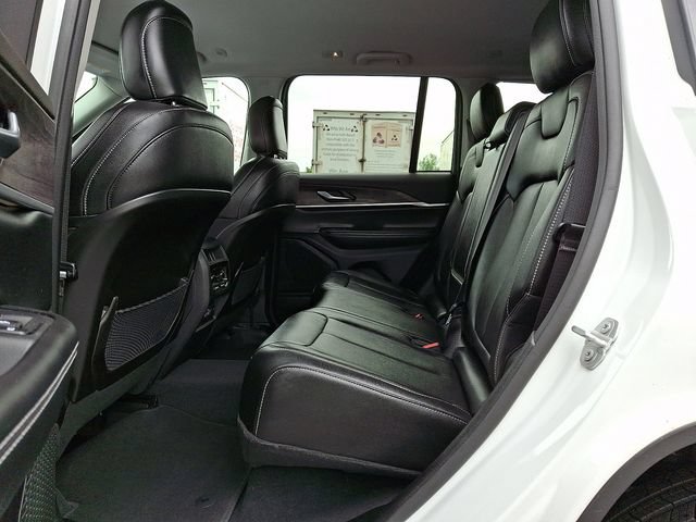 Used 2023 Jeep Grand Cherokee Limited AWD/4WD image 13