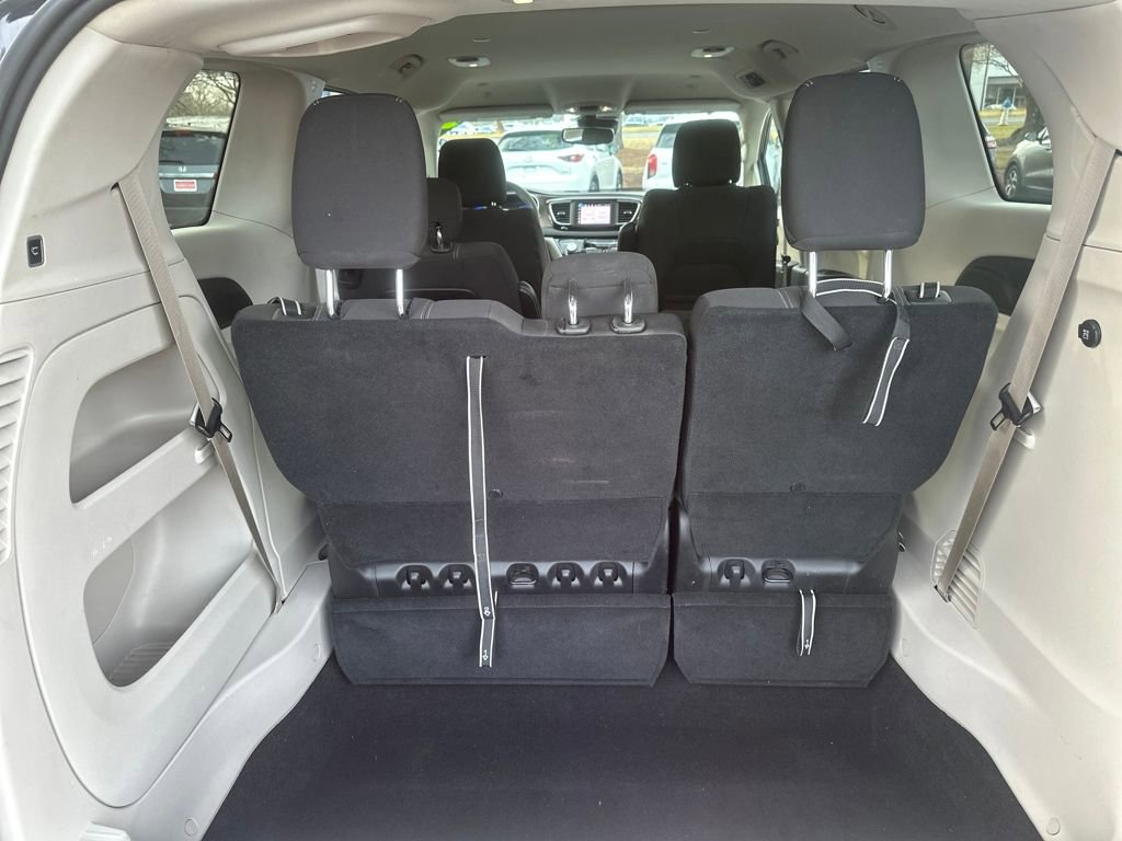 Used 2023 Chrysler Voyager LX image 20