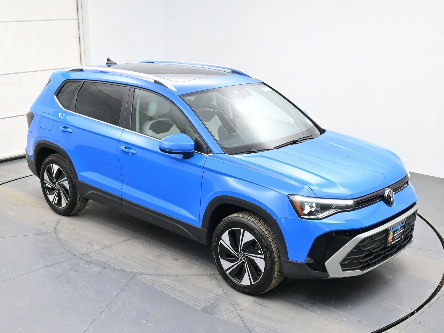 Certified 2025 Volkswagen Taos SE w/ Panoramic Sunroof Package AWD/4WD image 35