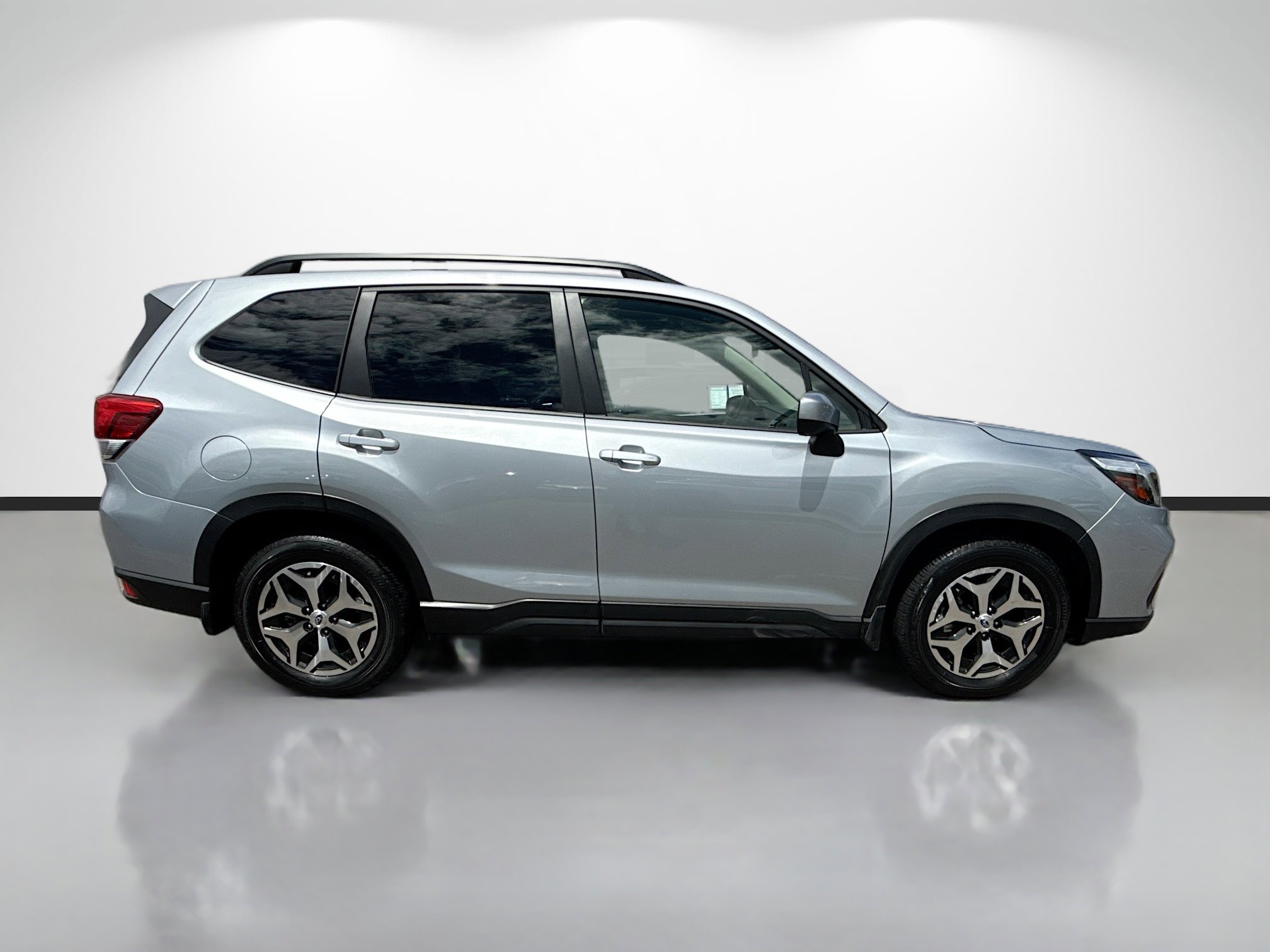 Used 2021 Subaru Forester Premium image 2