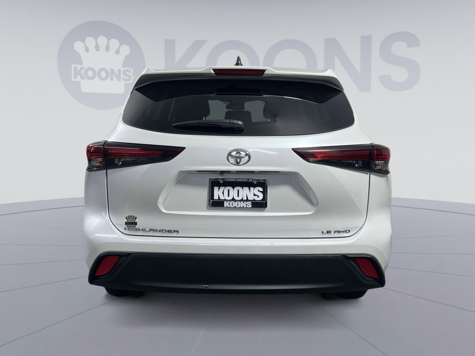 Used 2024 Toyota Highlander LE image 5