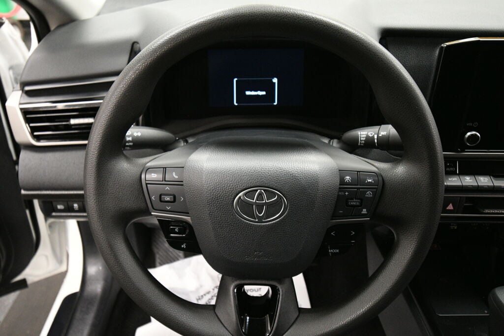 Used 2025 Toyota Camry LE FWD image 12