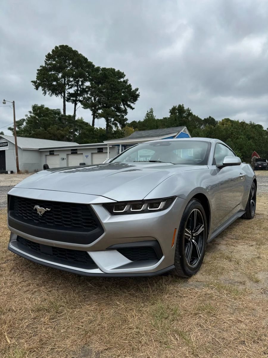 Used 2024 Ford Mustang Coupe image 3