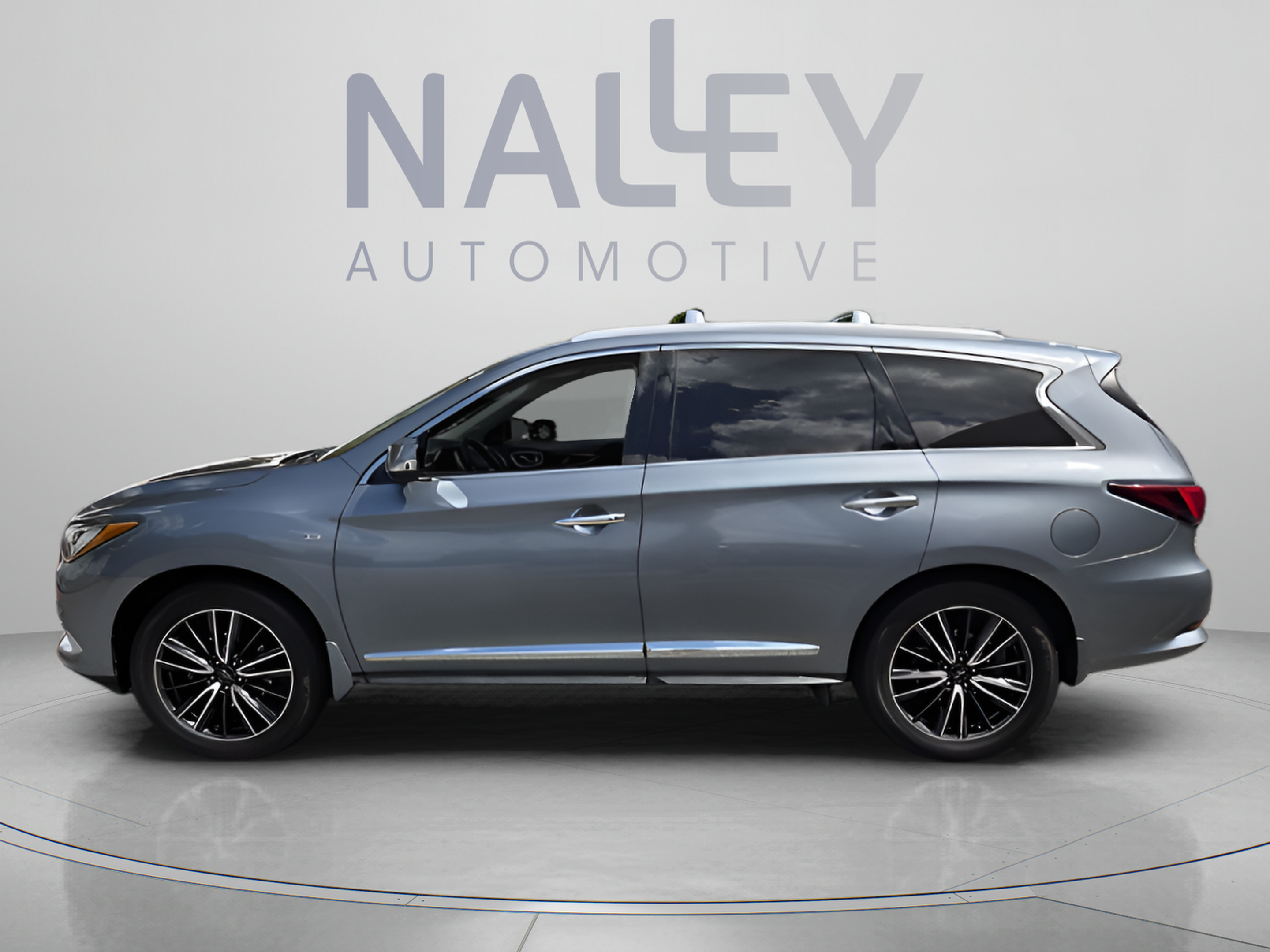 Used 2017 INFINITI QX60 FWD w/ Deluxe Technology Package image 2