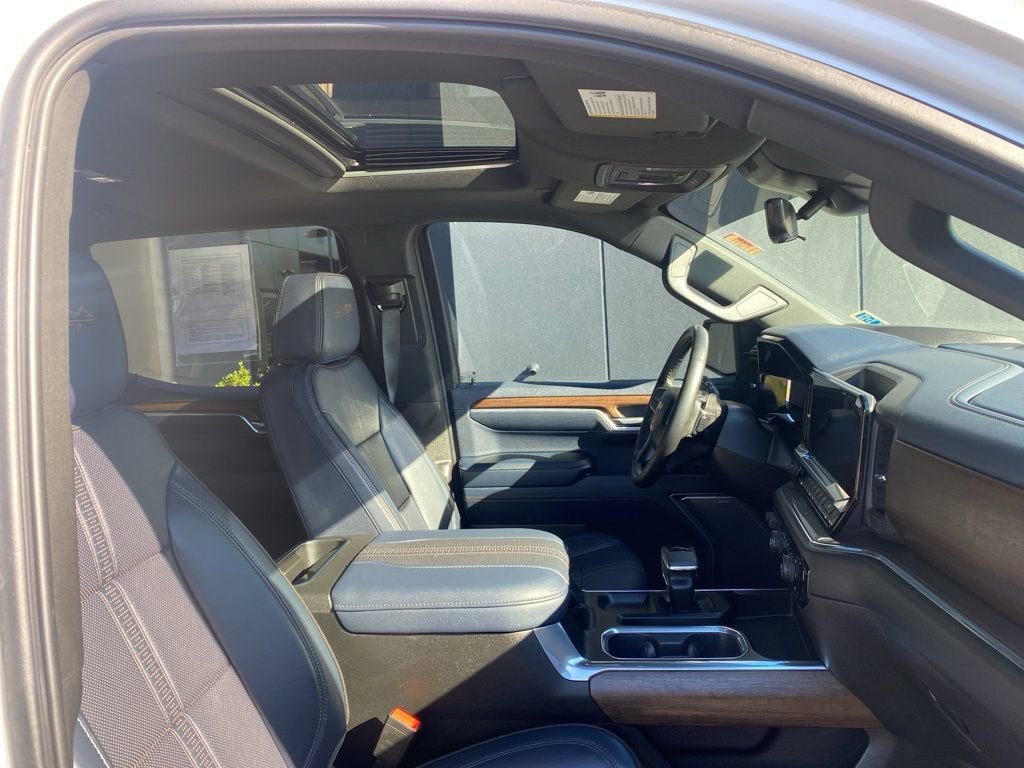 Used 2023 Chevrolet Silverado 1500 High Country w/ High Country Premium Package image 13