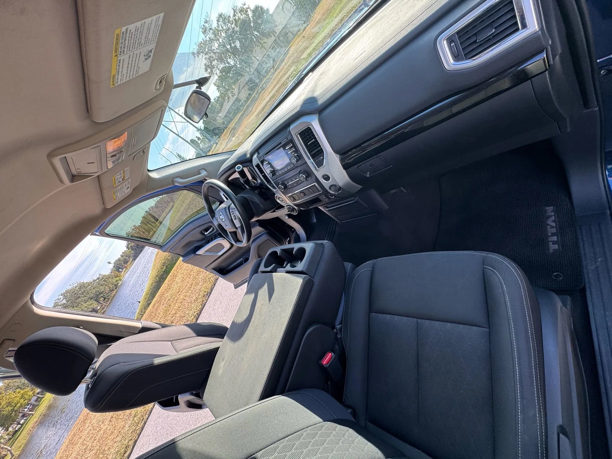 Used 2018 Nissan Titan SV image 10