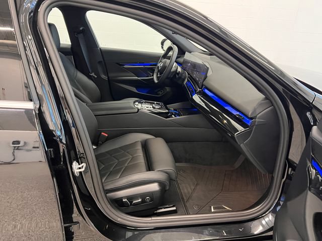 Used 2026 BMW i5 eDrive40 AWD/4WD image 12