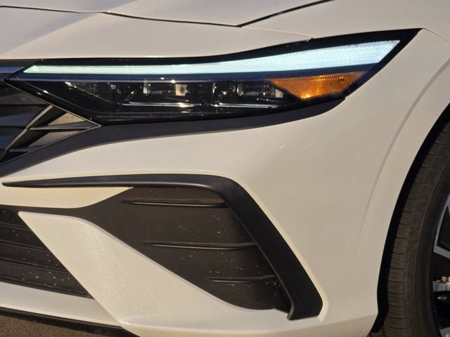 Certified 2025 Hyundai Elantra SEL FWD image 9