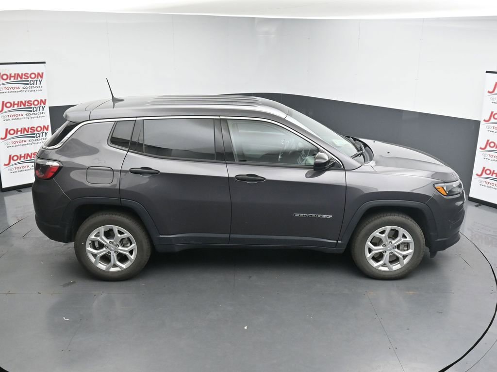 Used 2024 Jeep Compass Sport AWD/4WD image 17