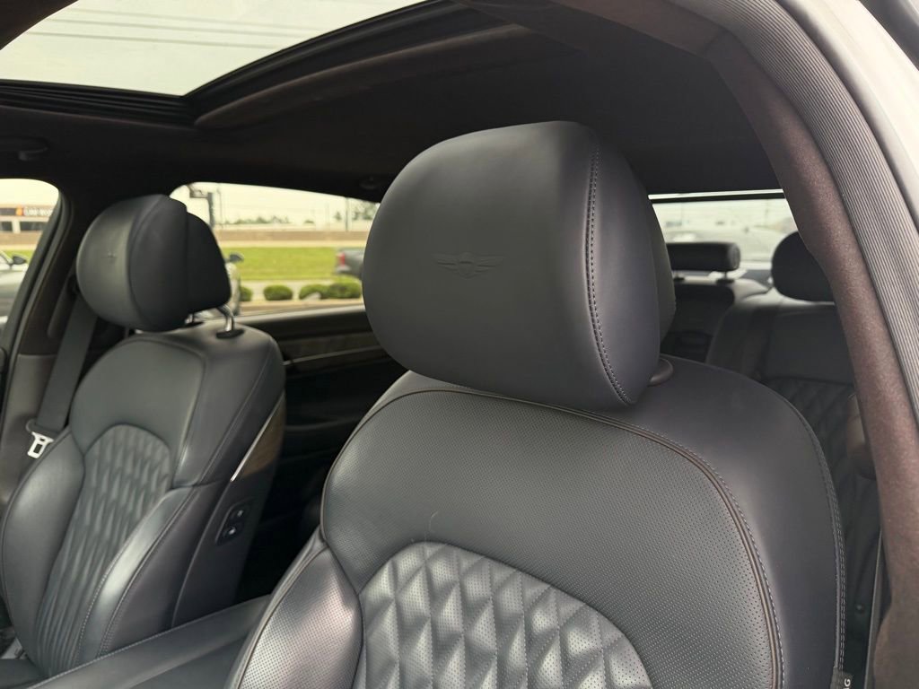 Used 2021 Genesis G90 3.3T Premium RWD image 12