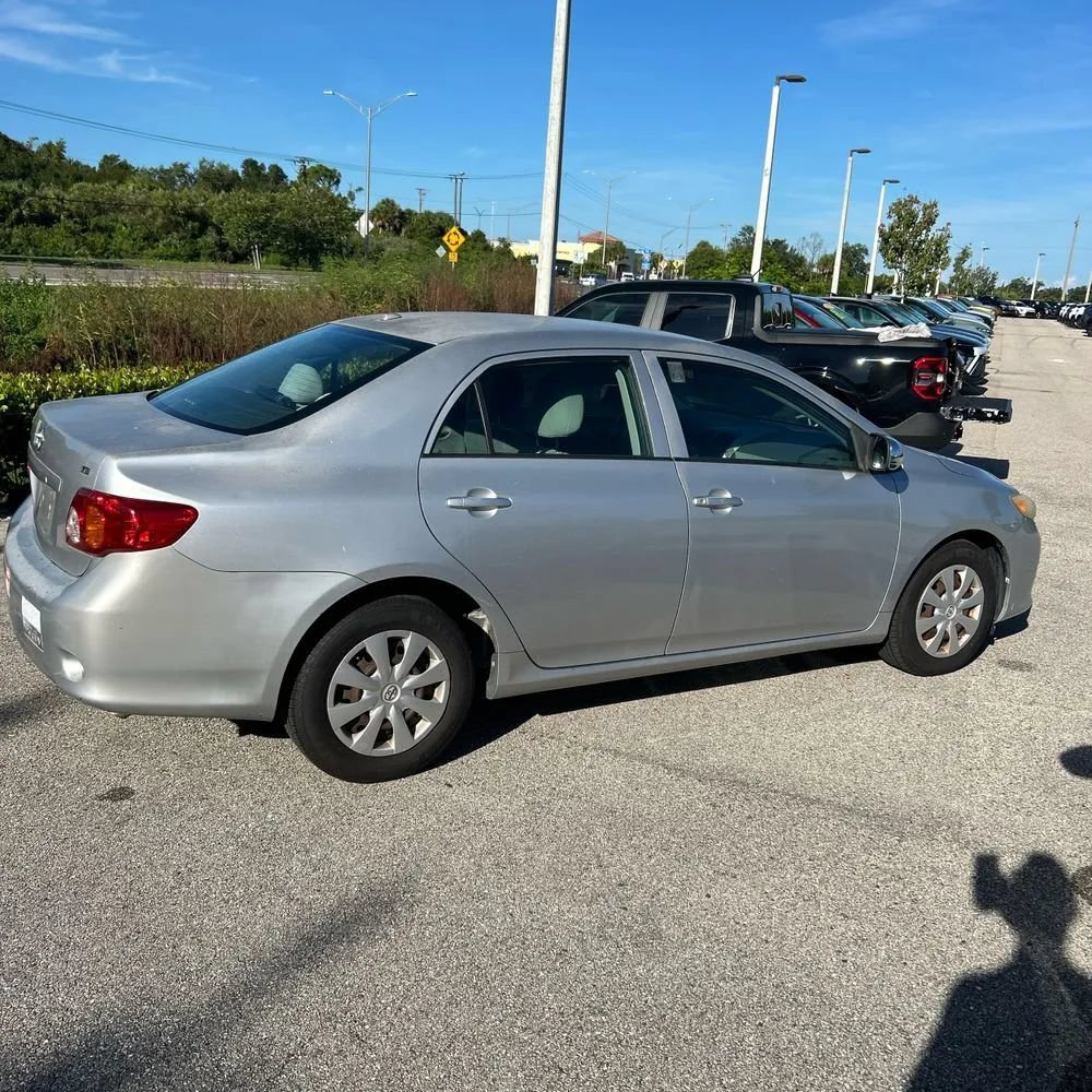 Used 2009 Toyota Corolla LE FWD image 4