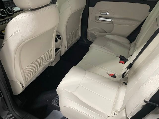 Used 2025 Mercedes-Benz GLB 250 4MATIC image 16