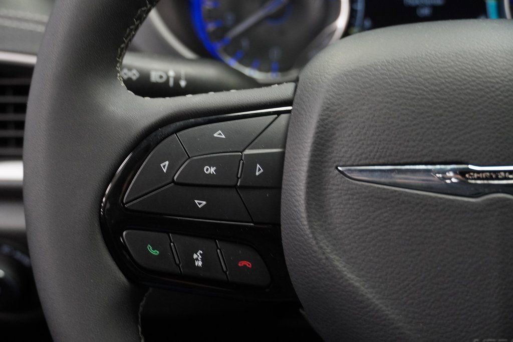 Used 2023 Chrysler Pacifica Touring-L w/ S Appearance Package image 35