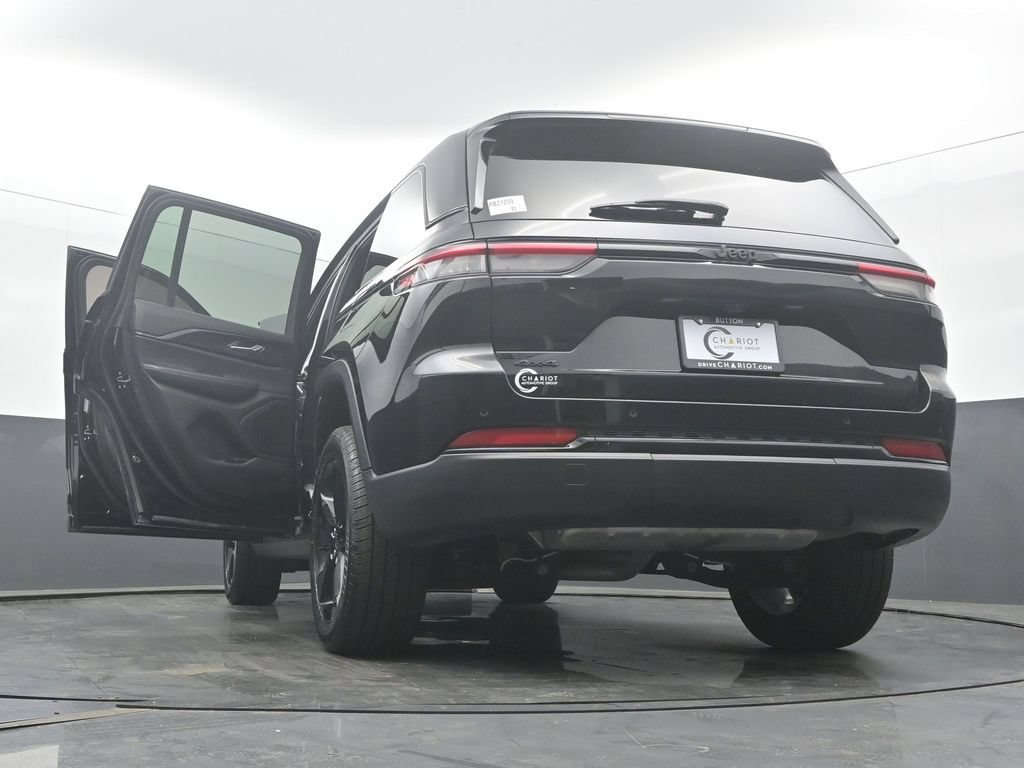 Used 2023 Jeep Grand Cherokee Altitude AWD/4WD image 57