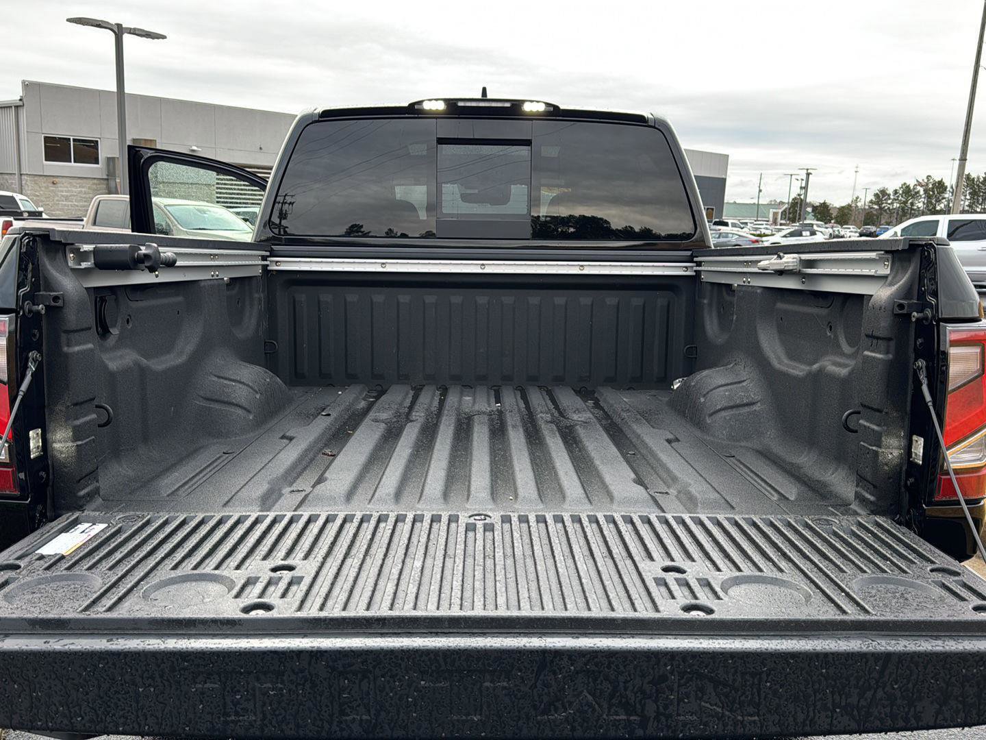 Used 2024 Nissan Titan PRO-4X w/ Pro-4x Convenience Package image 29