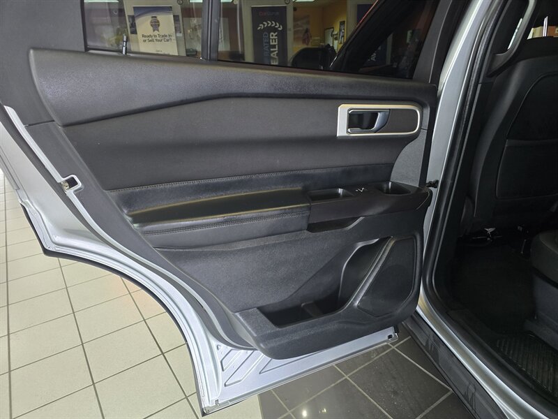 Used 2020 Ford Explorer XLT AWD/4WD image 10