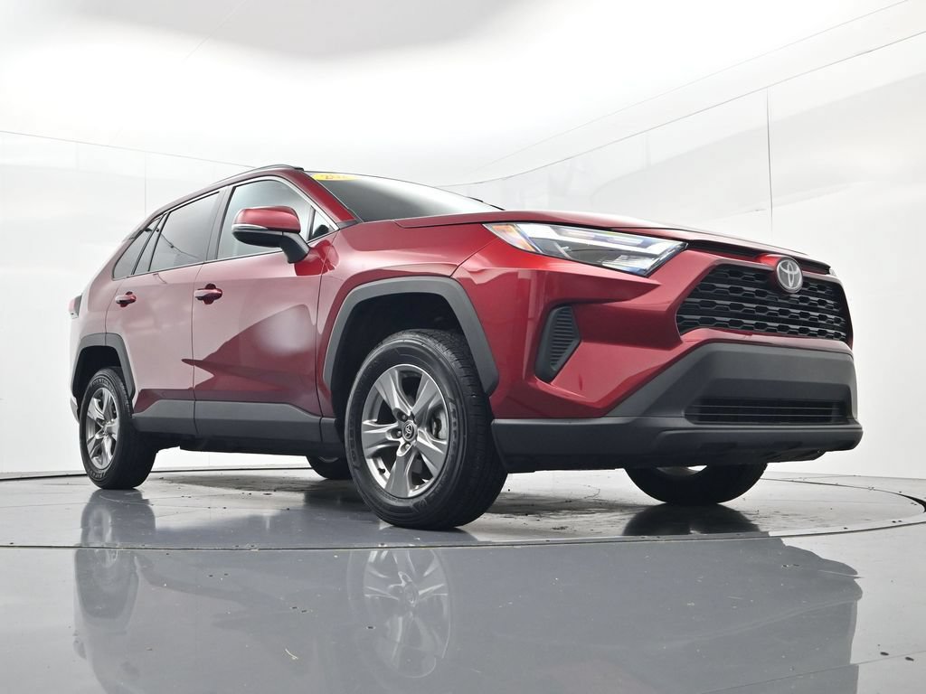 Used 2025 Toyota RAV4 XLE AWD/4WD image 47