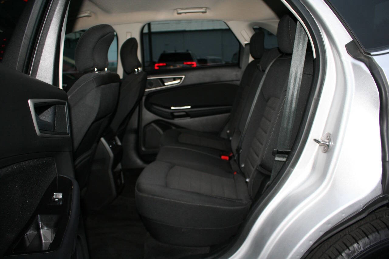 Used 2018 Ford Edge SEL image 19