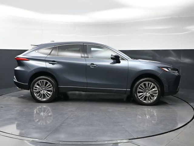 Used 2024 Toyota Venza XLE AWD/4WD image 4