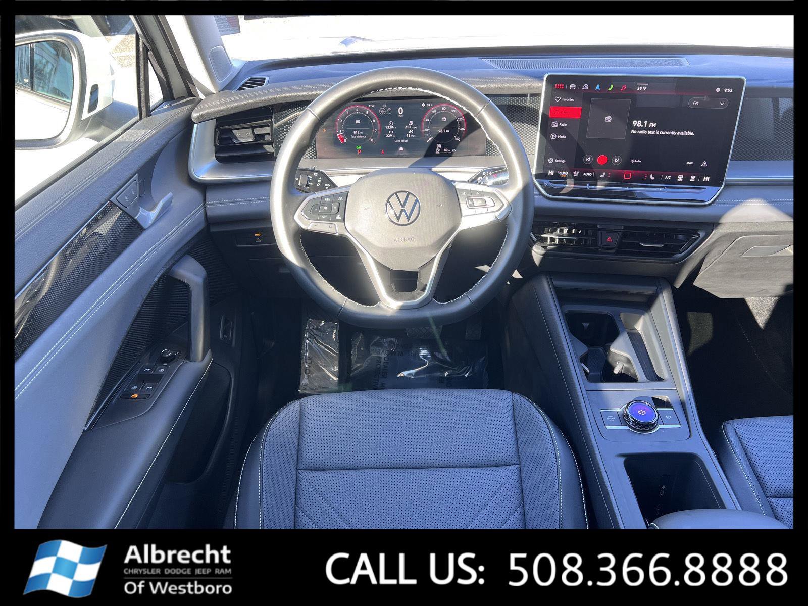 Used 2025 Volkswagen Tiguan SE image 26