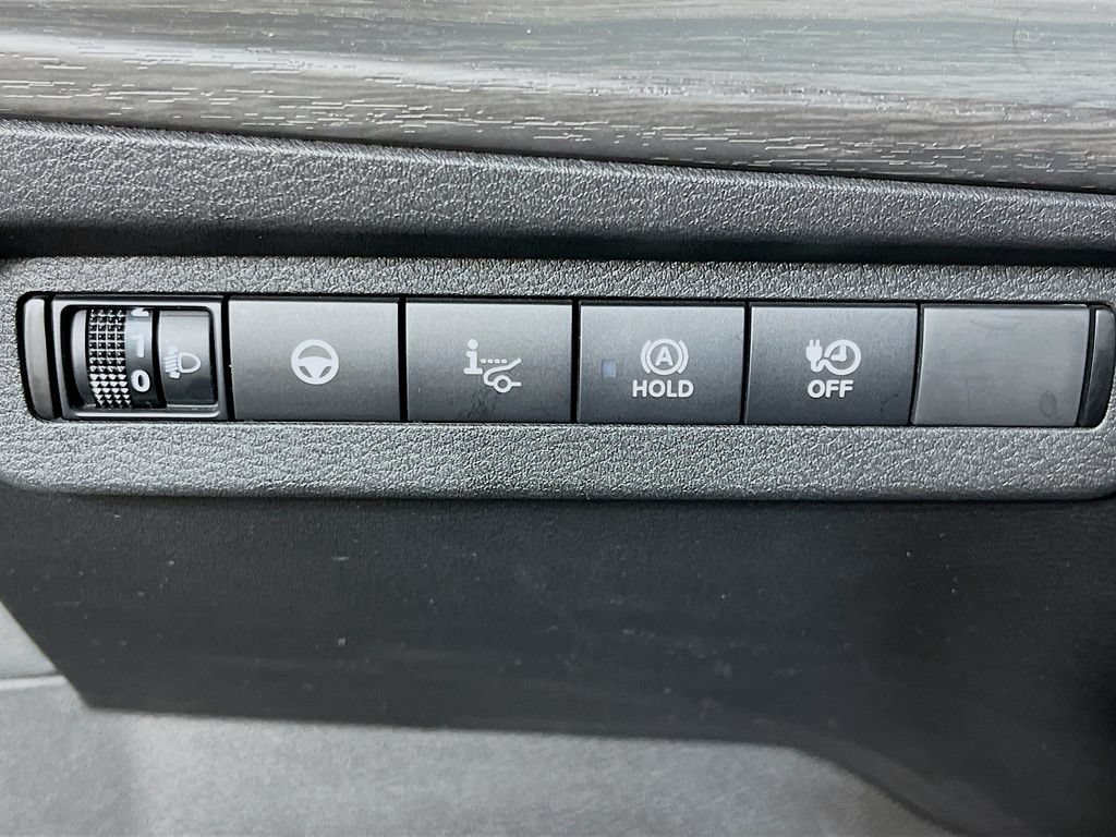 Used 2023 Nissan Ariya AWD image 13