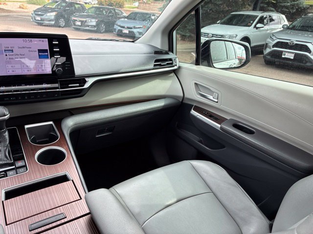 Used 2021 Toyota Sienna XLE FWD image 25