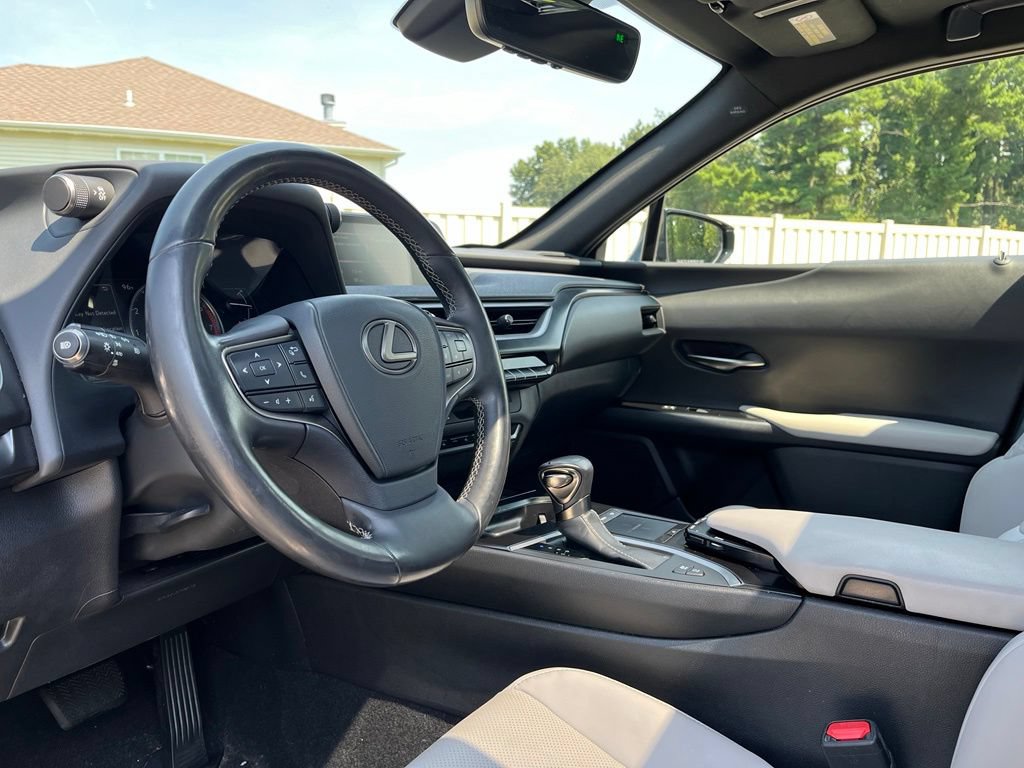 Used 2019 Lexus UX 250h w/ Premium Package AWD/4WD image 18