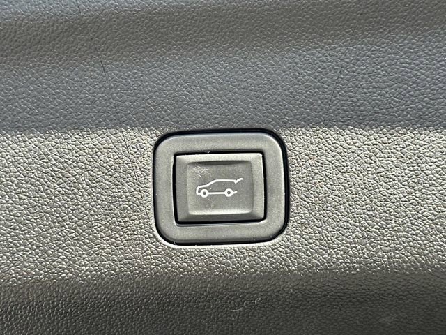 Used 2023 Chevrolet Suburban Z71 w/ Luxury Package image 14