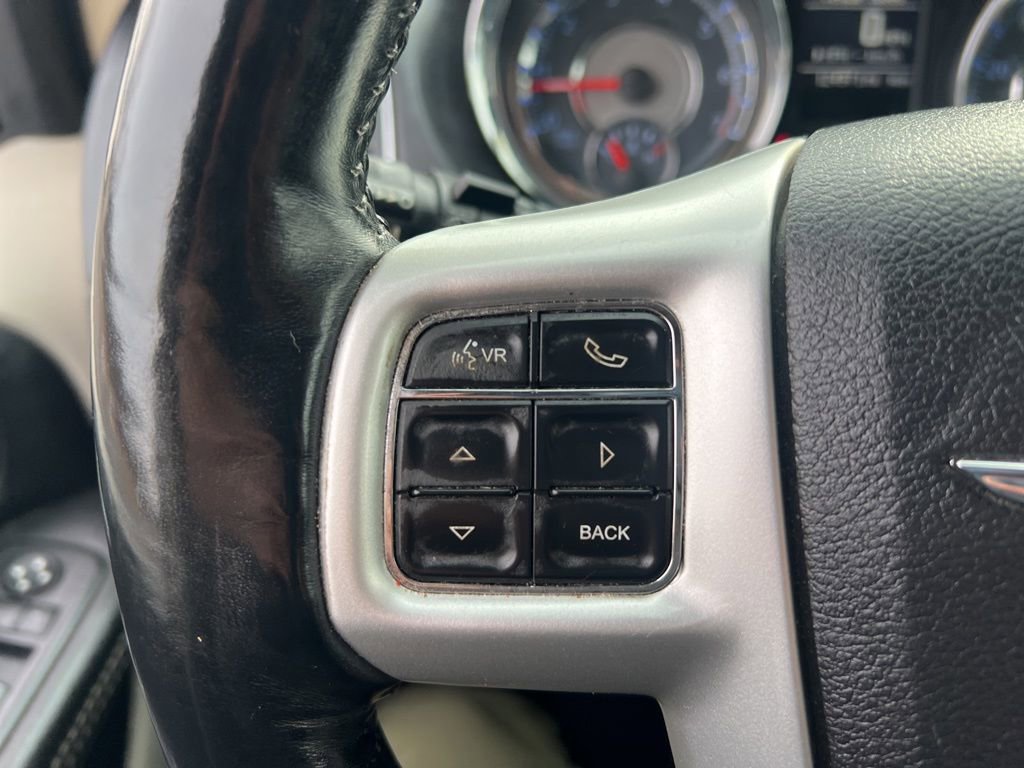 Used 2014 Chrysler Town & Country Touring w/ Trailer Tow Group image 14