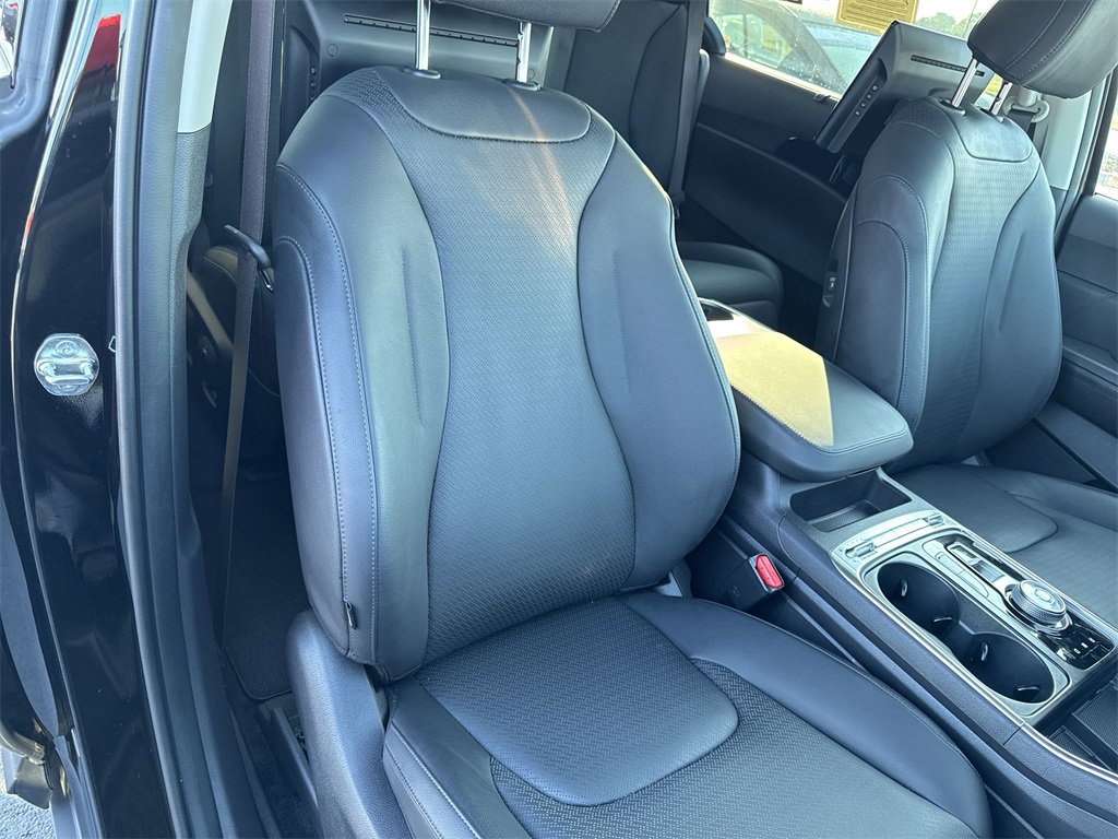 Used 2025 Kia Carnival SX Prestige image 32