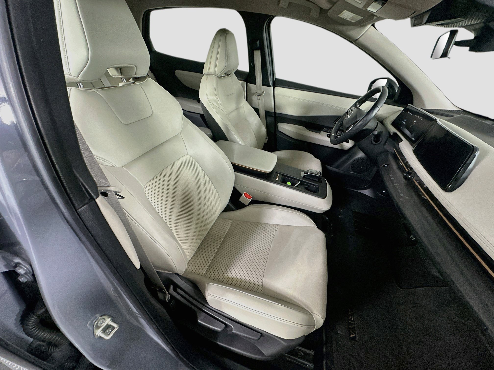 Used 2024 Nissan Ariya FWD image 31
